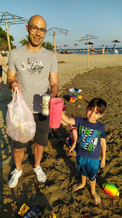 PLASTIGA FOR PLASTIC – VOLOS PARENTS & CHILDREN CLEAN UP THE BEACH